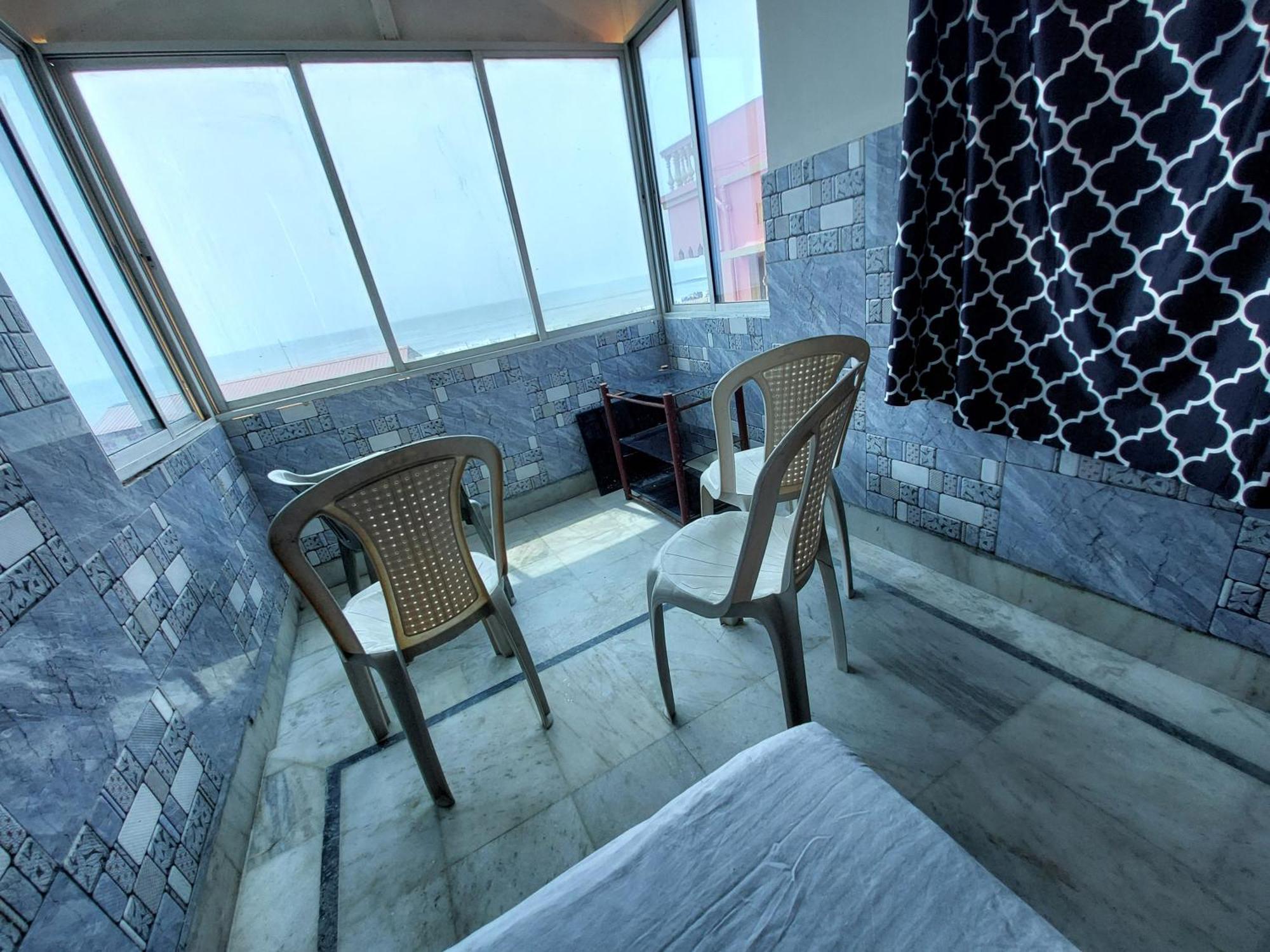 Nirman Beach Homestay Puri Luaran gambar