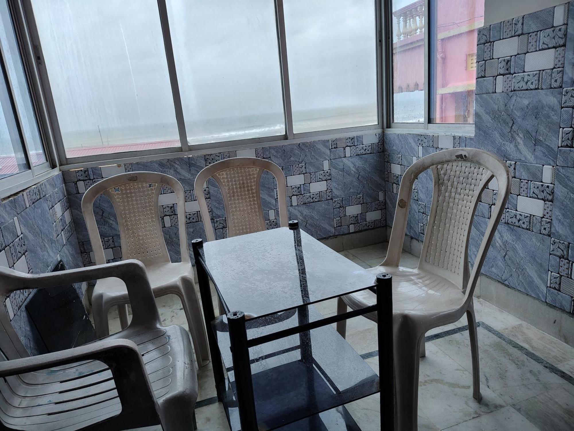 Nirman Beach Homestay Puri Luaran gambar