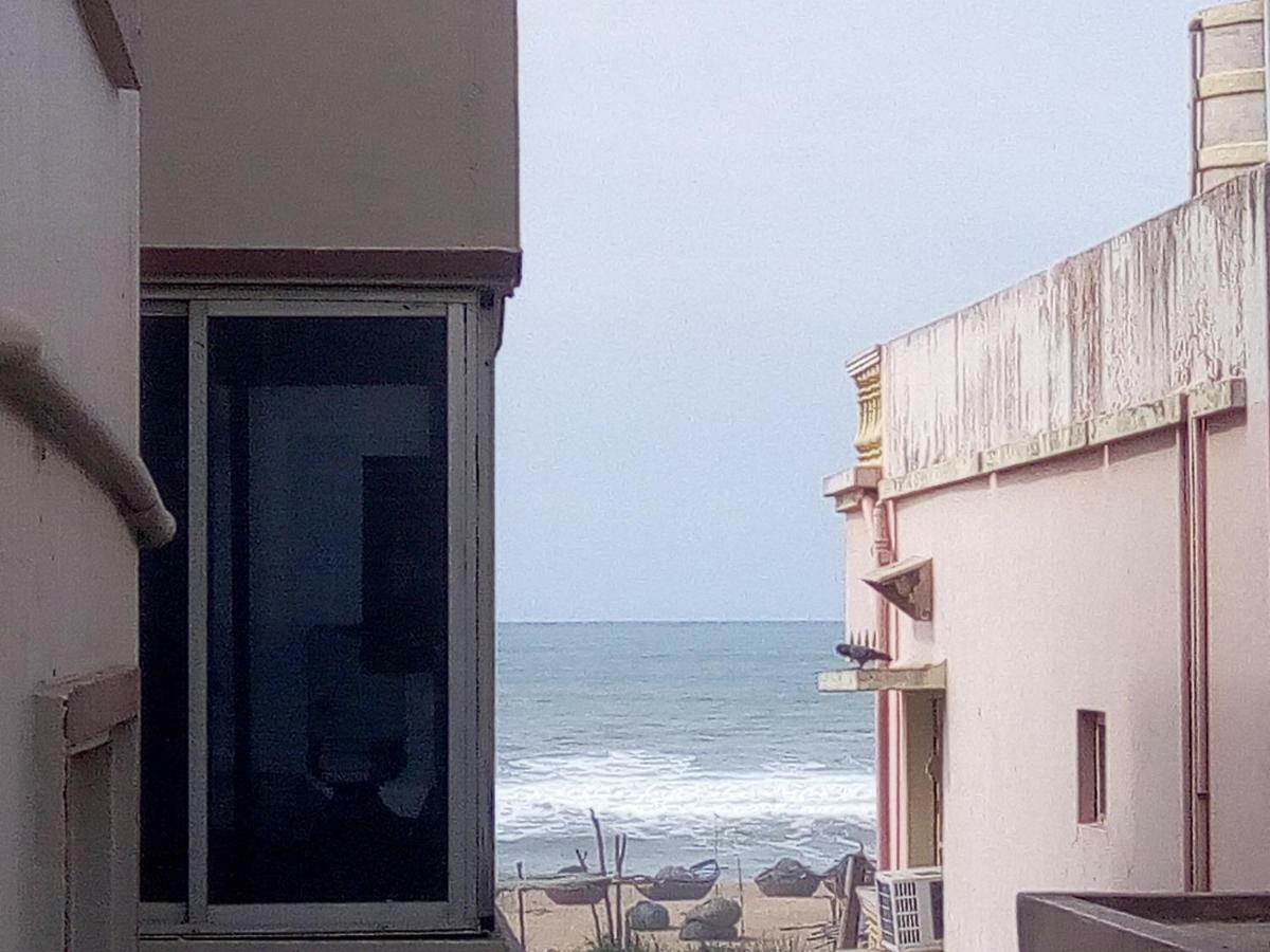Nirman Beach Homestay Puri Bilik gambar